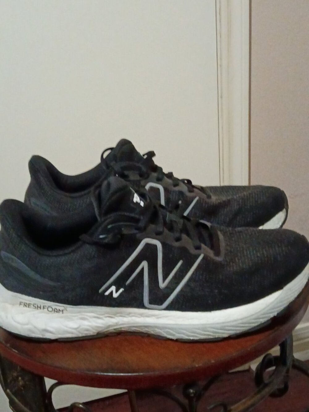 New Balance Fresh Foam 880 Mens Sz 12.5 2E Black Running Athletic Shoes M880B12